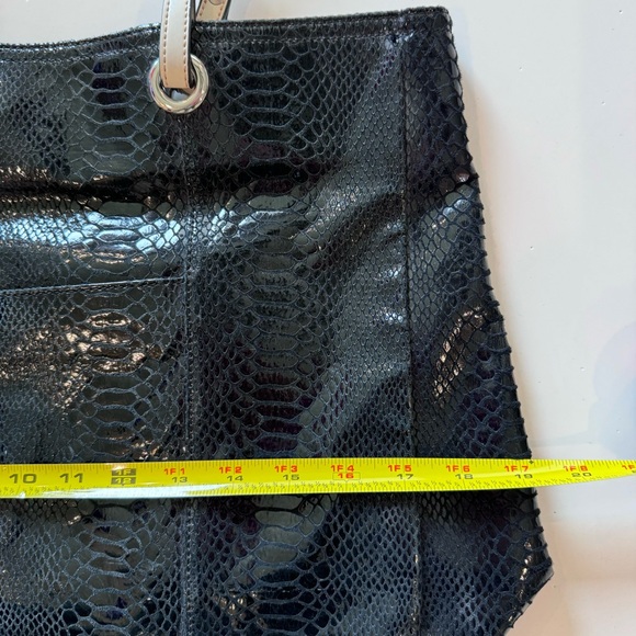 Wilson’s Leather Shoulder Bag Black Medium Floral Lining‎ Snakeskin Large Tote - Picture 2 of 9